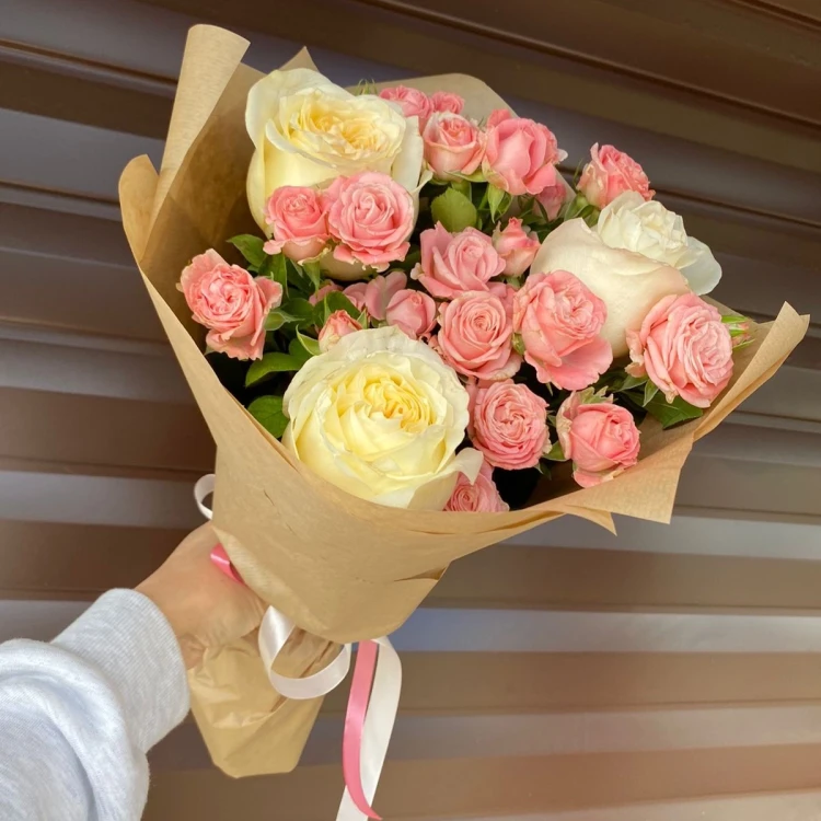 Букет Вайт энд роуз