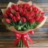 Букет 33 красных тюльпана